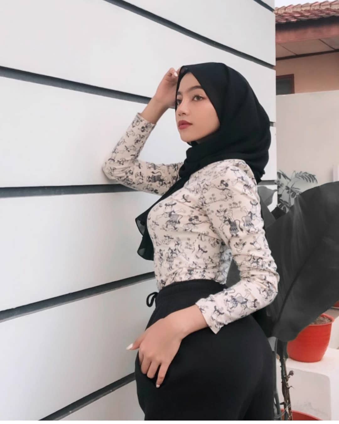 gadis ini ingin membeli domain sexyhijab.com